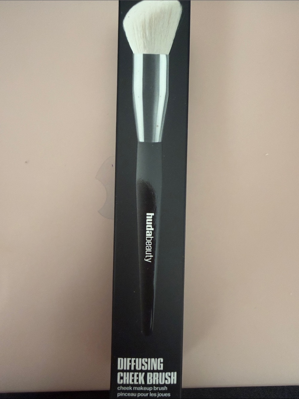 HUDA BEAUTY Diffusing Cheek Brush - Black & White